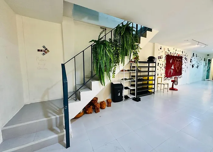 Momoya House Hostel
